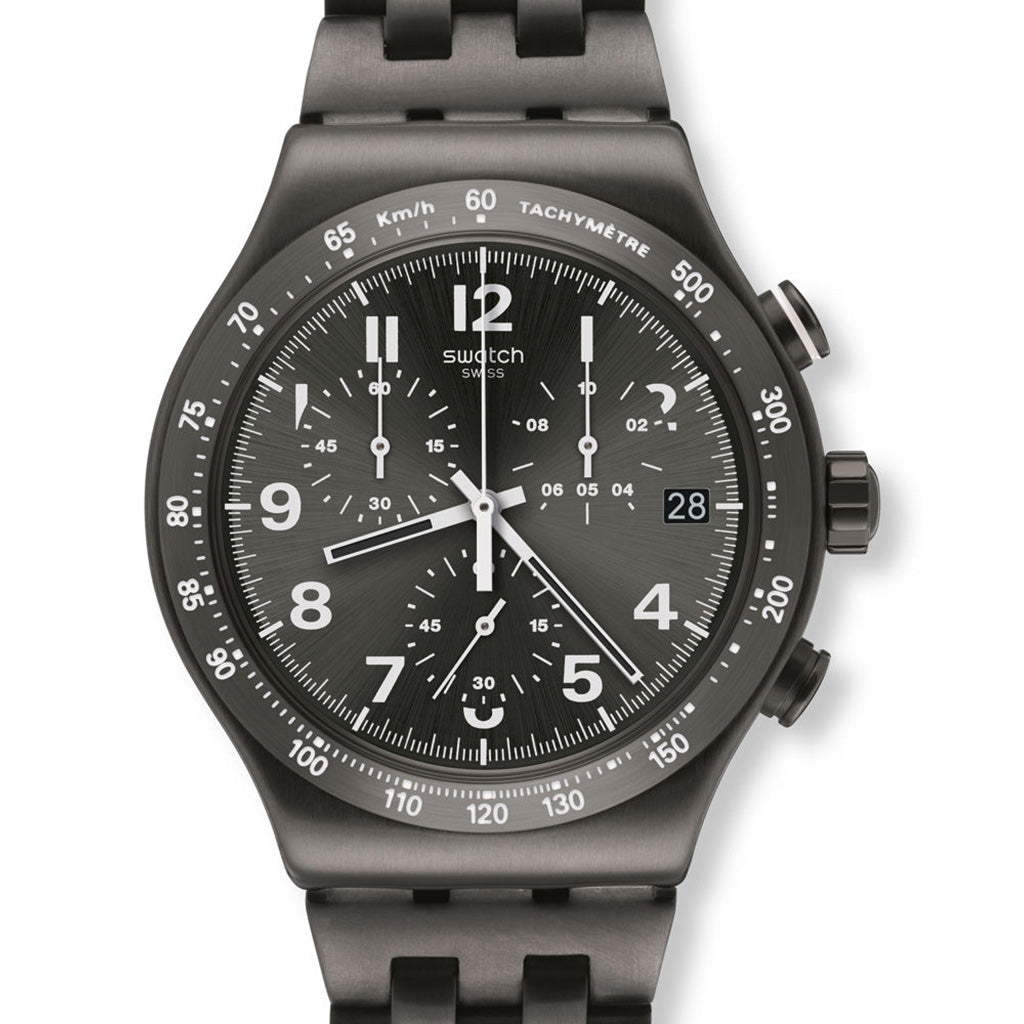 DESTINATION UPPER EAST ist ein neuer Swatch Irony New Chrono. Das Gehäuse und das Gliederarmband sind aus mattem Edelstahl mit polierten Akzenten gefertigt. Auf dem silbernen Zifferblatt sind schwarze Zahlen und Balkenindexe, sowie die Soppfunktion (1/10