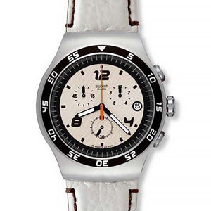 Swatch Irony The Chrono Clean Vision YOS438 Chronograph mit silberfarbenem Gehäuse, cremeschwarzem Zifferblatt und weißem Armband