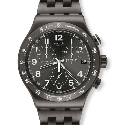 DESTINATION UPPER EAST ist ein neuer Swatch Irony New Chrono. Das Gehäuse und das Gliederarmband sind aus mattem Edelstahl mit polierten Akzenten gefertigt. Auf dem silbernen Zifferblatt sind schwarze Zahlen und Balkenindexe, sowie die Soppfunktion (1/10