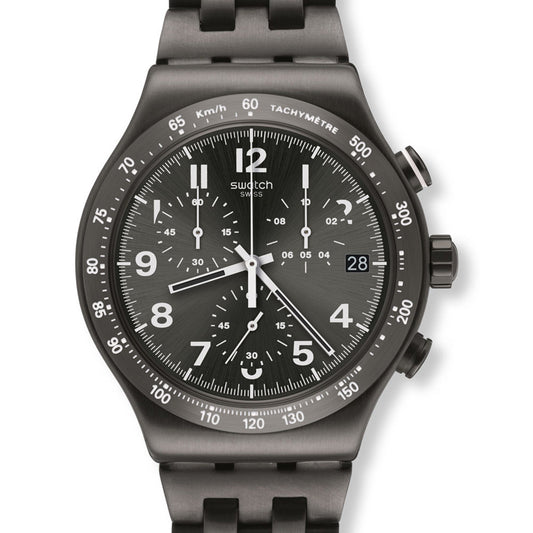 DESTINATION UPPER EAST ist ein neuer Swatch Irony New Chrono. Das Gehäuse und das Gliederarmband sind aus mattem Edelstahl mit polierten Akzenten gefertigt. Auf dem silbernen Zifferblatt sind schwarze Zahlen und Balkenindexe, sowie die Soppfunktion (1/10