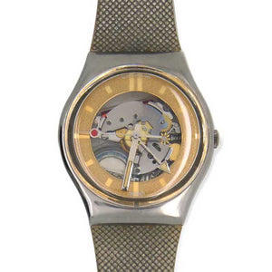 Swatch Gent Golden Sphere Too GX102C Armbanduhr mit silberfarbenem Kunststoffgehäuse, goldfarbenem Zifferblatt und grauem Armband