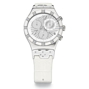 Swatch Irony Chrono Steel & Charm YCS510 Chronograph mit silberfarbenem Gehäuse, silberweißem Zifferblatt und weißem Armband