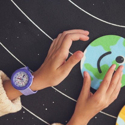 Flik Flak Kinderuhr GALAXOLOGY ZFCSP135 Armbanduhr mit violettem bio-basierter Kunststoffgehäuse und violettem Silikon/Kautschuckarmband