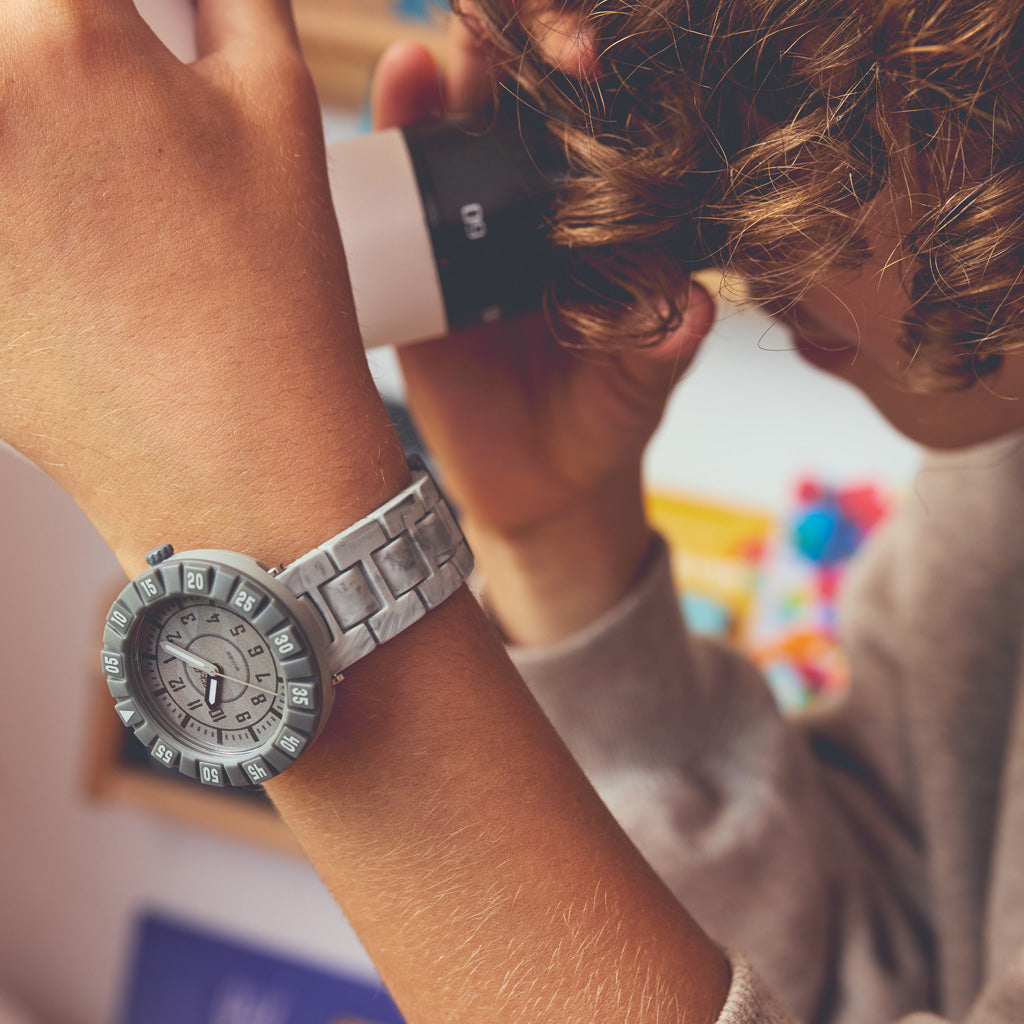 Flik Flak Kinderuhr LUNAR BRICK ZFCSP134 Armbanduhr mit grauem bio-basierter Kunststoffgehäuse und grauem Silikon/Kautschuckarmband