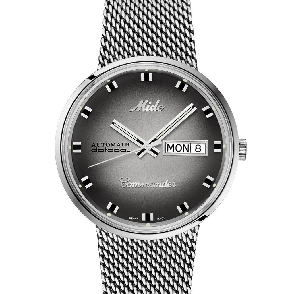 Mido Commander Shade M8429.4.27.11 Automatikuhr mit silberfarbenem Gehäuse, anthrazitsilberfarbenem Zifferblatt und silberfarbenem Armband