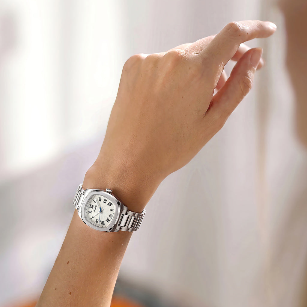 Mido Multifort TV 28 Silver White M049.110.11.263.00 Armbanduhr mit silberfarbenem Edelstahlgehäuse und silberfarbenem Edelstahlarmband